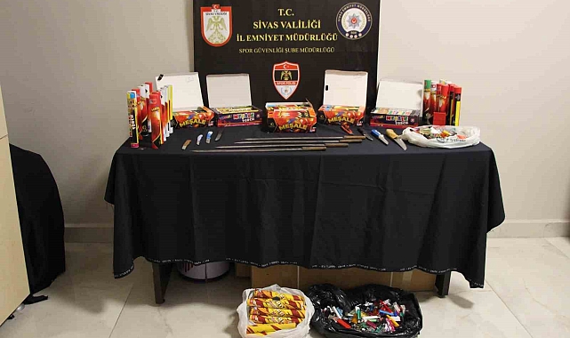 Maç öncesi taraftarların üzerlerinden çıkanlar hayrete düşürdü