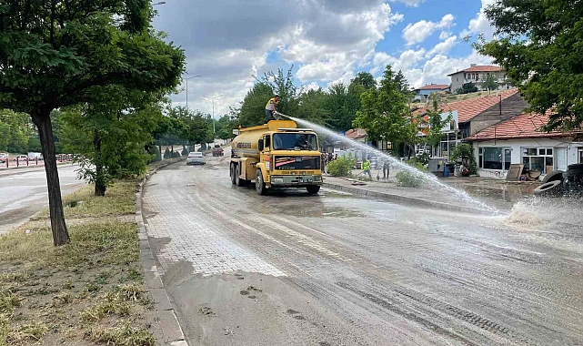 Selin vurduğu ilçede temizlik ve hasar tespit çalışmaları başladı