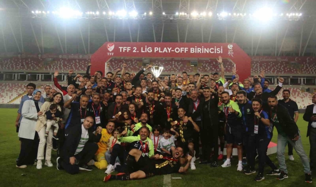 Trendyol 1. Lig'e yükselen Iğdır FK, kupasını kaldırdı