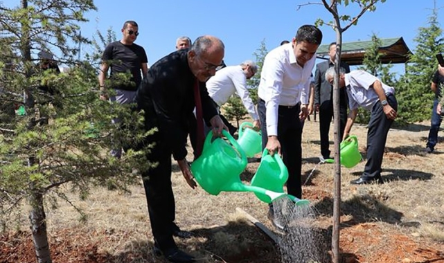 Beyşehir'de 15 Temmuz etinliklerinde şehitler için fidan dikildi