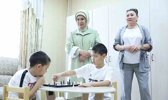 Emine Erdoğan, Astana'da yetimhane ziyaretinde bulundu
