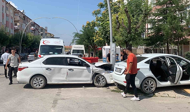 Karaman'da otomobiller çarpıştı: 3 yaralı