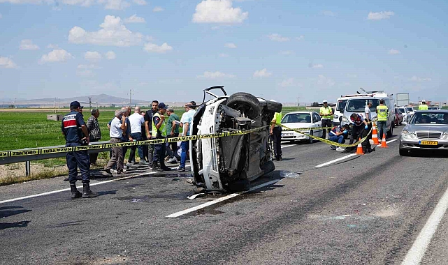 Otomobil takla atıp karşı şeride geçti: 2 ölü, 2 yaralı