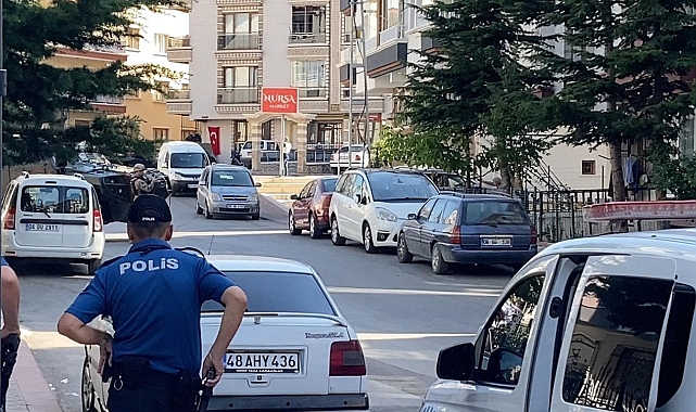 Firari hükümlü market sahibini rehin aldı