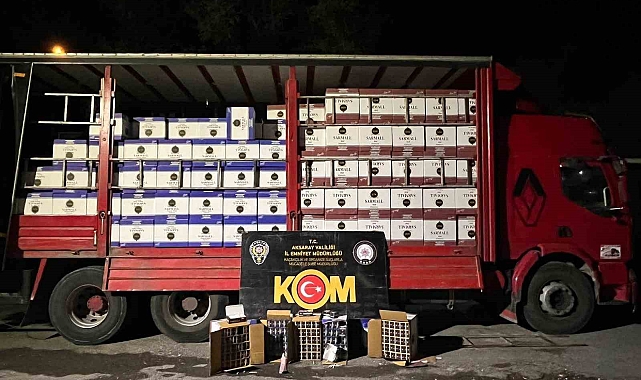 Kamyon kasasından 5 bin 250 adet kaçak makaron çıktı