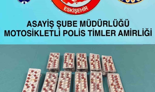 Kontrol amaçlı durdurulan araçtan 885 adet sentetik hap ele geçirildi