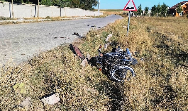Konya'da motosiklet devrildi, sürücü yaralandı