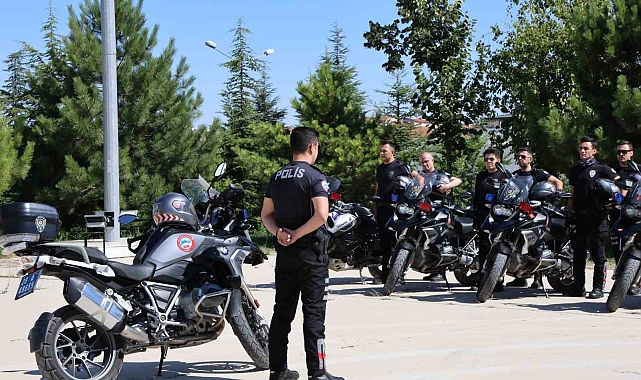 Motosikletli polisler vatandaşa güven veriyor