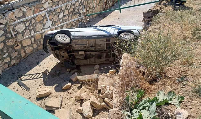 Otomobil su kanalına düştü: 4'ü çocuk 6 yaralı