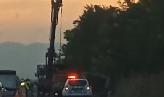 Tır devrildi: 1 yaralı