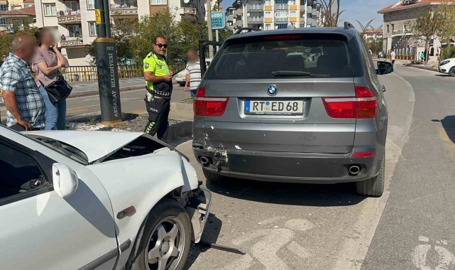Aksaray'da otomobil cipe arkadan çarptı: 2 yaralı