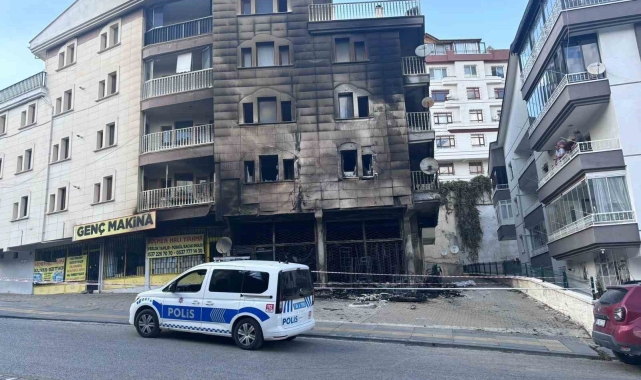 Ankara'da iş yerinde çıkan yangın binayı kullanılamaz hale getirdi