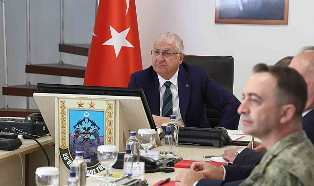 Bakan Güler, sınır ötesinde görev yapan birlik komutanlarıyla video konferans toplantısı gerçekleştirdi