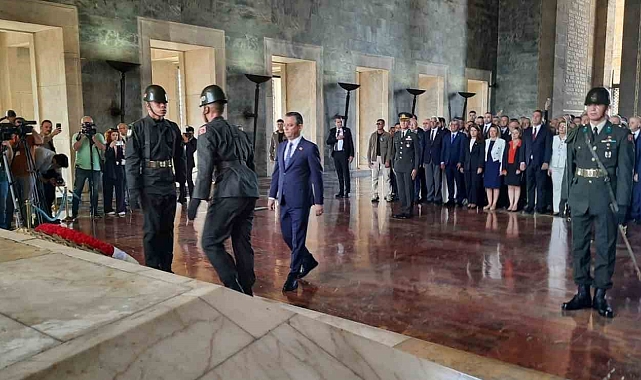 CHP 101'inci yılında Anıtkabir'de