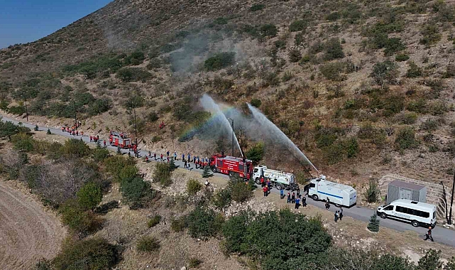 Dağ yangını tatbikatı gerçeğini aratmadı