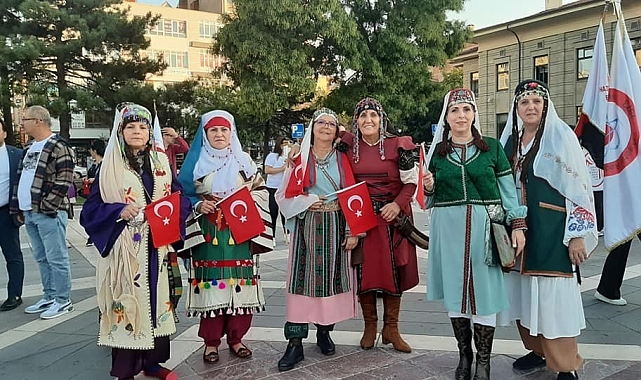 Eskişehir'de 'Bacıyan-ı Rum Fatma Bacı' tarihi drama tiyatro oyunu ilgi gördü