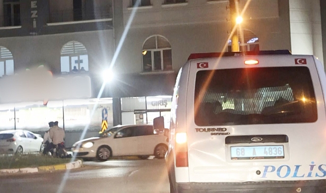 Film sahnelerini aratmayan polis-şüpheli kovalamacası kamerada