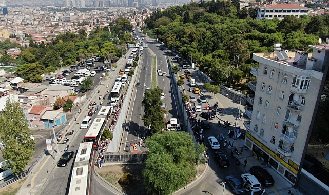 İzmir'deki kazada can pazarı: 3 ölü, 2 yaralı