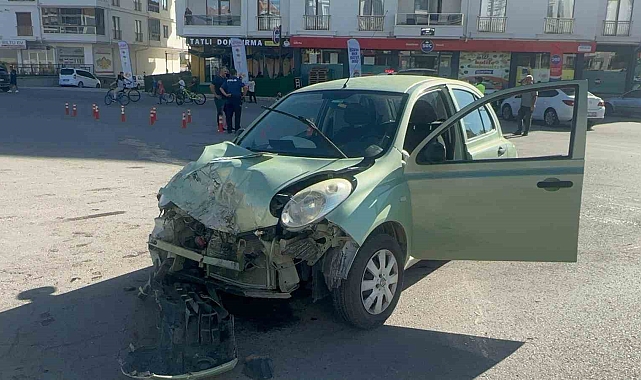 Kamyon ile otomobil çarpıştı: 2 yaralı