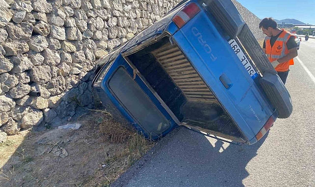 Kamyonet takla attı 1 yaralı