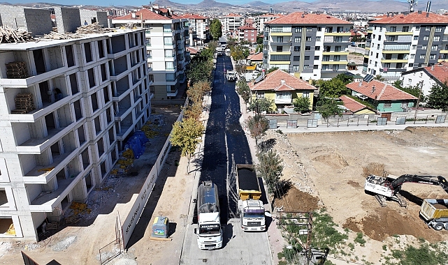Karatay'da sıcak asfalt çalışmaları sürüyor