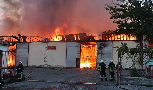 Kayseri'de keçe fabrikasında büyük yangın