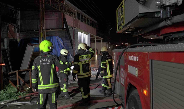 Kayseri'de yangın paniği: 3 iş yeri küle döndü