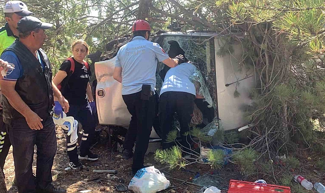 Kontrolden çıkan hafif ticari araç çam ağaçlarına çarparak devrildi: 5 yaralı