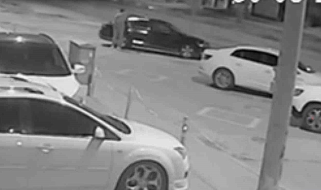Konya'da otomobilin çalınma anı güvenlik kamerasında