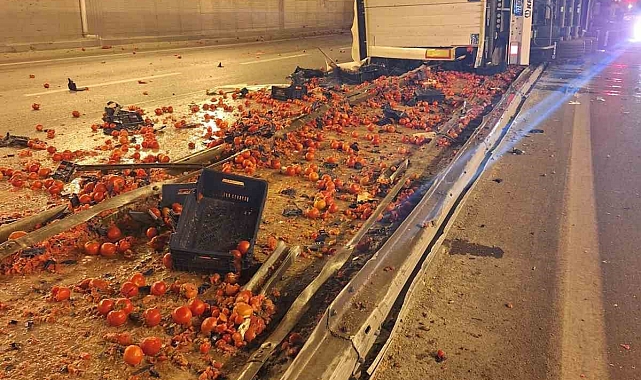 Konya'da tır devrildi: 1 ölü