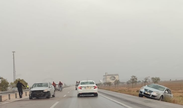 Konya'da toz fırtınasında zincirleme kaza: 6 yaralı