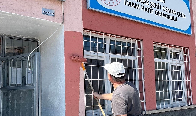 Öğretmenler ve veliler okullarını yeniledi
