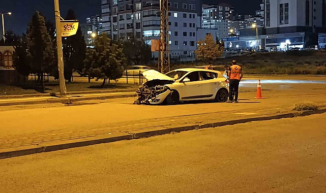 Otomobil ile dolmuş çarpıştı: 4 yaralı