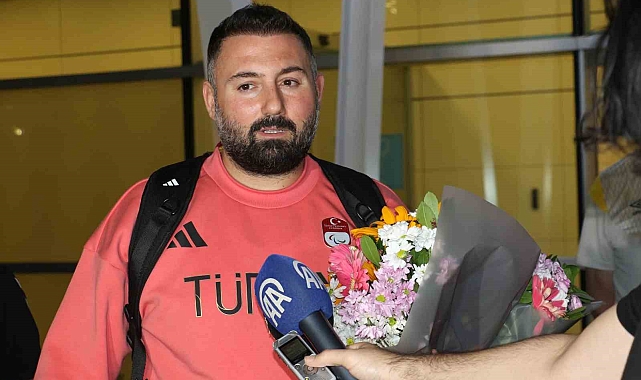 Paris'te mücadele eden para halterciler Ankara'ya döndü