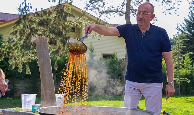 Pekmez ve bulgur kaynatma etkinliği için Meram Bağı'nda üçüncü kez kazanlar kuruldu