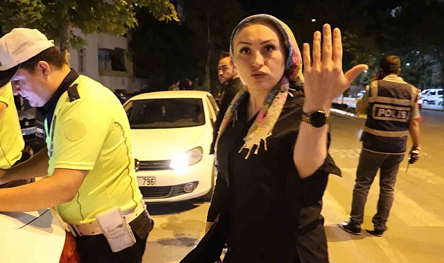 Polise hem "Kamu personeleyim" dedi, hem de yasal olmayan işlem teklif etti
