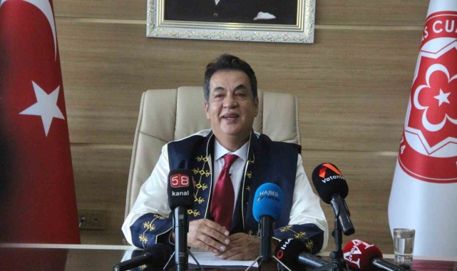 Rektör Şengönül'den anlamlı talep "çiçekleriniz burs olsun"