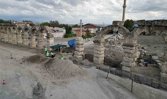 Toprak altında kalan 2 bin yıllık su kemerleri gün yüzüne çıkartılıyor