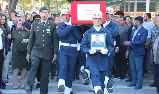 Trafik kazasında hayatını kaybeden teğmen toprağa verildi