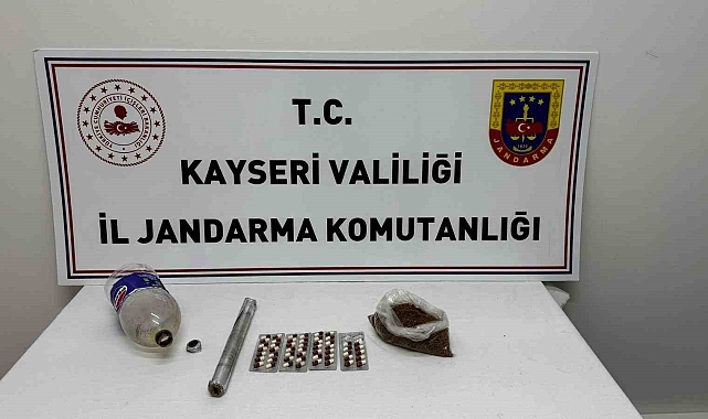 Zehir taciri jandarmadan kaçamadı