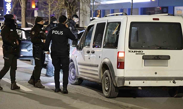 Aksaray'da araç ve şahıslar didik didik aranıyor