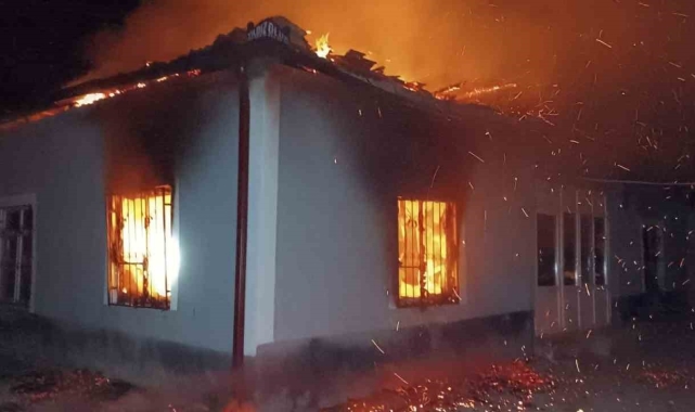 Aksaray'da müstakil ev alev alev yandı