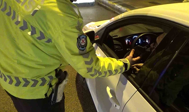 Aksaray'da trafik ekipleri gece uygulamalarını sürdürüyor
