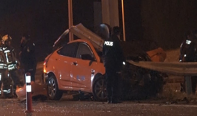 Taksi bariyerlere saplandı: 1 ölü