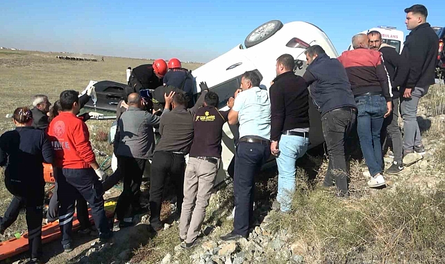 Can pazarının yaşandığı ölümlü kazada aracı devrilmesin diye vatandaşlar tuttu