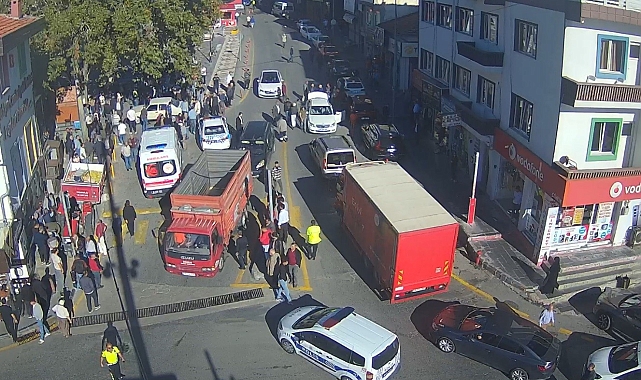 Freni patlayan traktör 2 araca çarptı: 2 yaralı