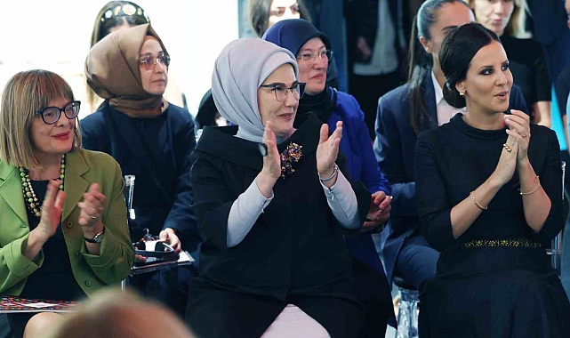 Geleneksel Türk gelinlikleri Belgrad'daki defilede tanıtıldı