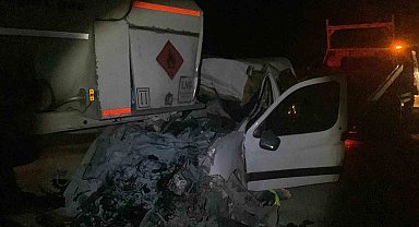 Hafi ticari araç, yakıt tankerine ok gibi saplandı: 1 ölü