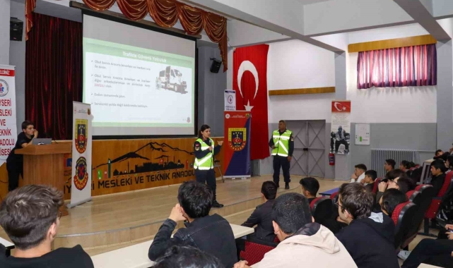 Jandarma'dan öğrencilere 'Uygulamalı Trafik Güvenliği Eğitimi'