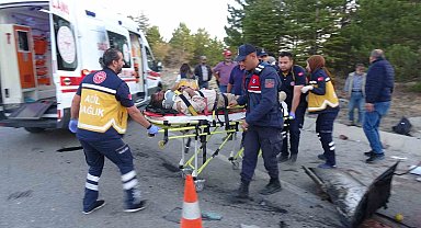 Karaman'da Elma İşçilerini taşıyan minibüs şarampole devrildi: 2 ölü, 13 yaralı